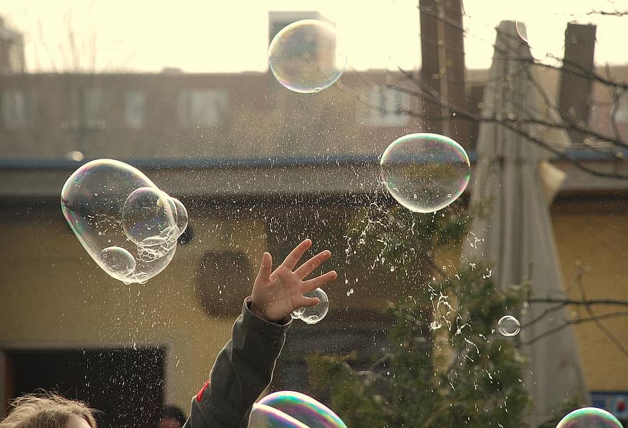 buborékok, gyermekkor, szappanbuborékok, játszik