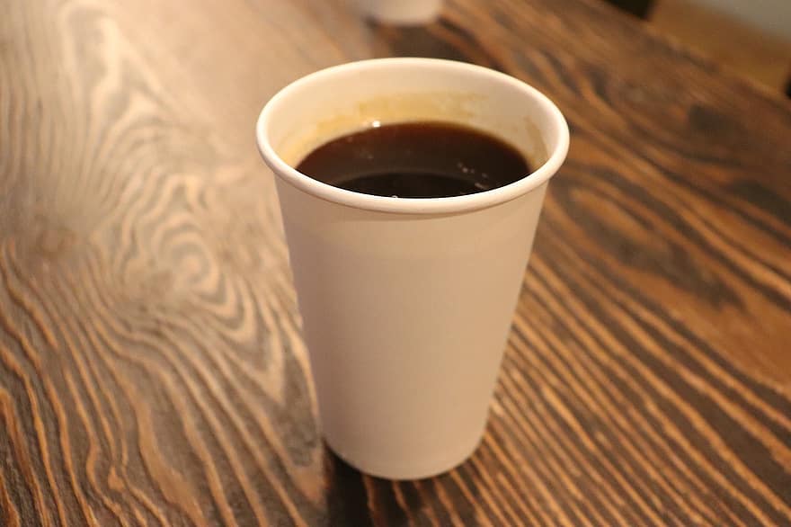 紙コップ、コーヒー、ドリンク、カップ、飲み物、カフェイン、閉じる、コーヒーカップ、テーブル、木材、熱