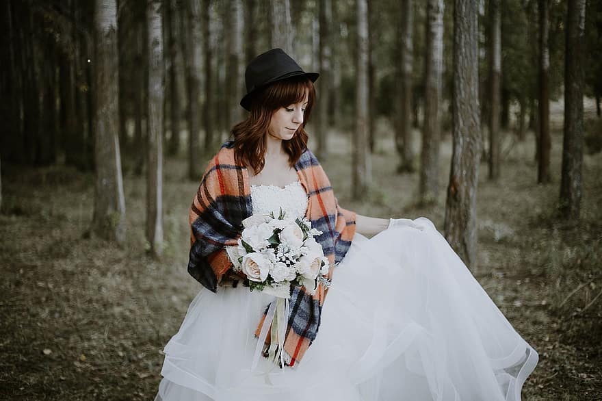 novia, mujer, Boda, bosque, vestido de novia, ramo de novia, sombrero, Bufanda de cuadros, Moda, niña, actitud