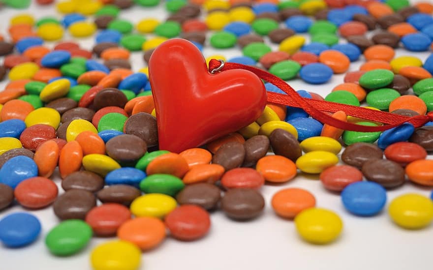 corazón, chocolate, lentejas de chocolate, amor chocolatoso, dulzura, de colores, divertido, amor, enamorado, multi color, antecedentes
