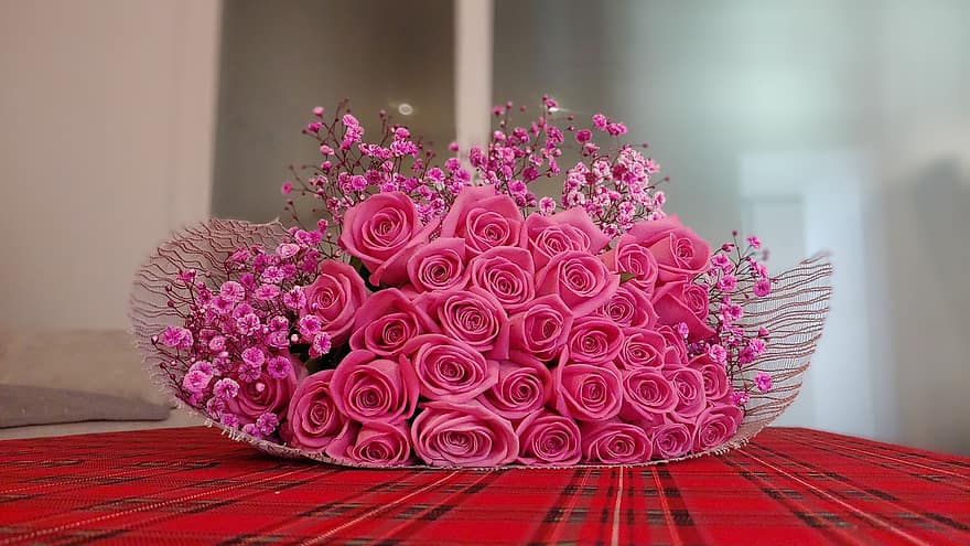 những bông hoa màu hồng, Hoa hồng, bó hoa, Sự sắp xếp hoa, trang trí, bông hoa, trong nhà, cái bình hoa, cây, lãng mạn, cánh hoa