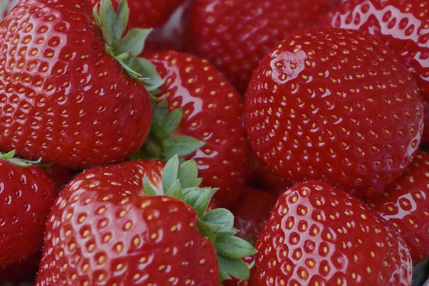 des fraises, fruit, aliments, baies, feuilles, en bonne santé, nutrition, vitamines, biologique, la nature, jardin