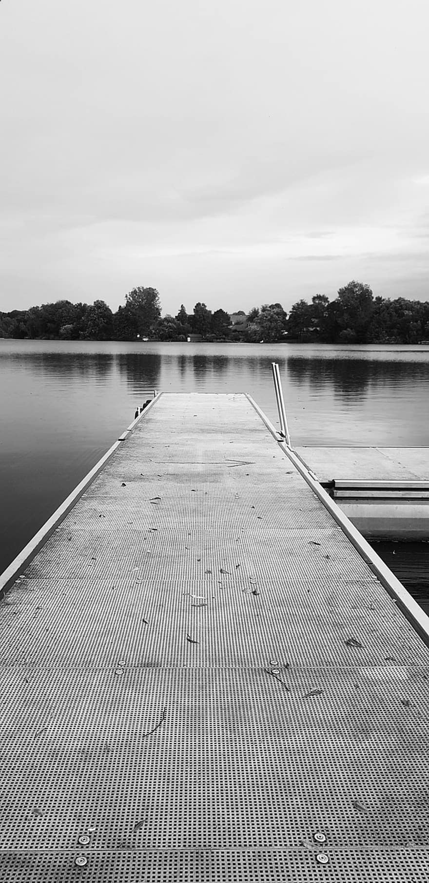 dermaga, danau, di luar rumah, satu warna, alam, air, pemandangan, adegan yang tenang, kayu, hitam dan putih, refleksi