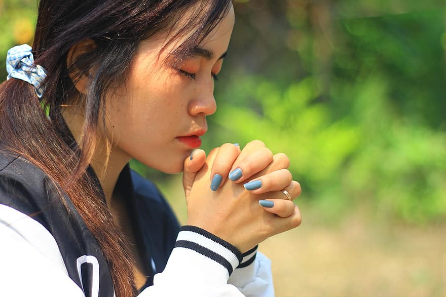 modlí se, žena, venku, křesťanství, náboženství, víra