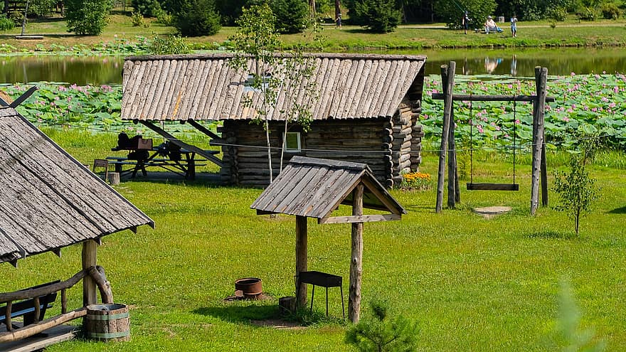 مزرعة ، البيوت القديمة ، مطحنة ، طاحونة هوائية ، مركز ترفيهي ، قرية ، طبيعة ، روسيا