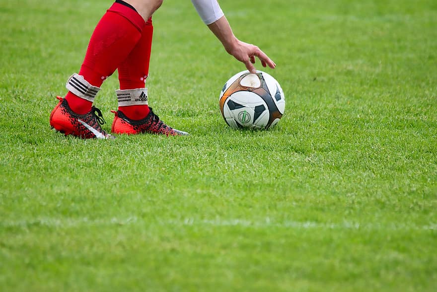 футбол, спорт, м'яч, рука, удар, взуття, місце, стопи, шпильки, футбольне взуття, поле