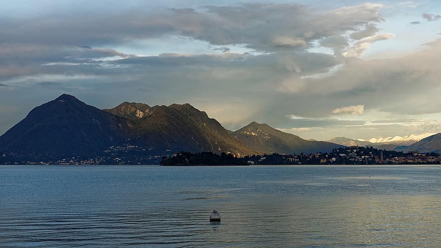 llac, muntanyes, vaixell, naturalesa, barca de rems, canotatge, vista llunyana, Itàlia, paisatge, aigua, núvols