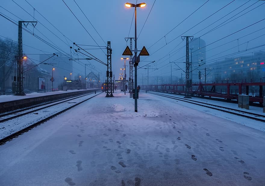 dzelzceļa stacija, gaisma, sniegs, ziemā, vakarā, arhitektūra, ēka, pilsēta, pilsētas, raksturs, ceļot
