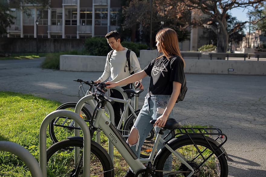cuplu, california, E-biciclete, oraș, colegiu, studenți, biciclete electrice, Plimbări cu bicicleta, campus, universitate, bicicletă