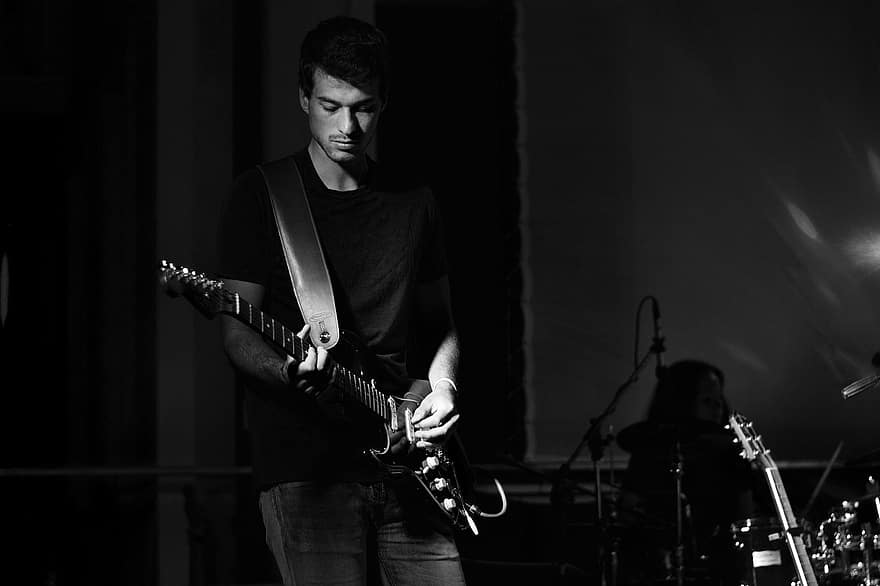 guitarra, guitarrista, hombre, banda, tocando musica, jugando, interferencia, concierto, en blanco y negro
