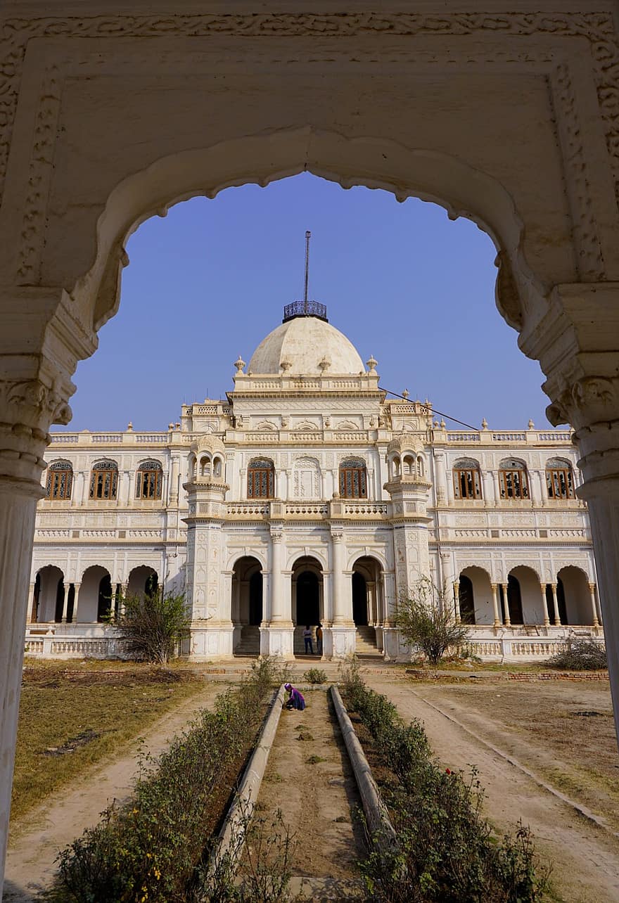 قصر صادق جرح ، قصر ، معلم معروف ، تاريخي ، مظهر زائف ، هندسة معمارية ، نواب ، باكستان ، مسلم