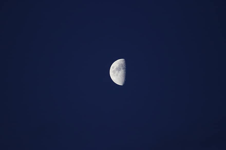 księżyc, noc, niebo, pół księżyc, kratery księżyca, luna, księżycowy, ciało niebieskie, światło księżyca, nocne niebo