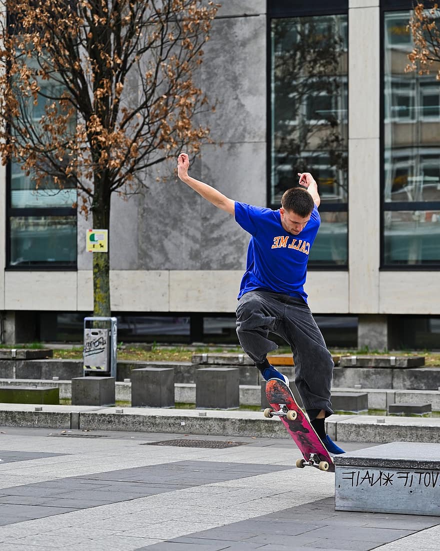 Actions move. Теги на скейт. Теги на скейтборд. Man on Skate photo.
