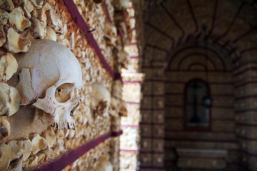 fáraó, Portugália, Algarve, csontkápolna, szerzetesek, koponya, csont, halott, furcsa, régi, misztikus