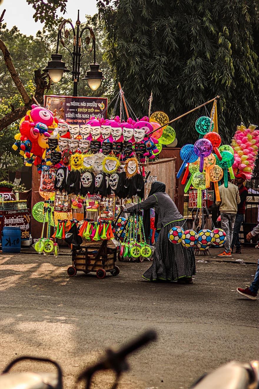Toy, Toys, Salers, Trader, India, Culture, cultures, traditional festival, celebration, multi colored, traveling carnival