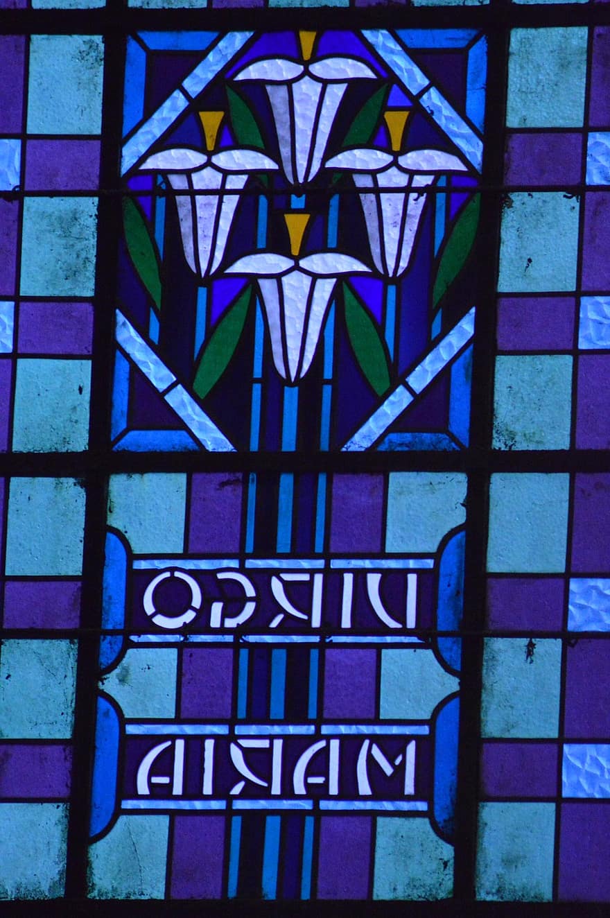 Glasmalerei, Fenster, Kirche, Blau, Blumen, Lilie, Inschrift, Latein, Jungfrau Maria, bunt, Glauben