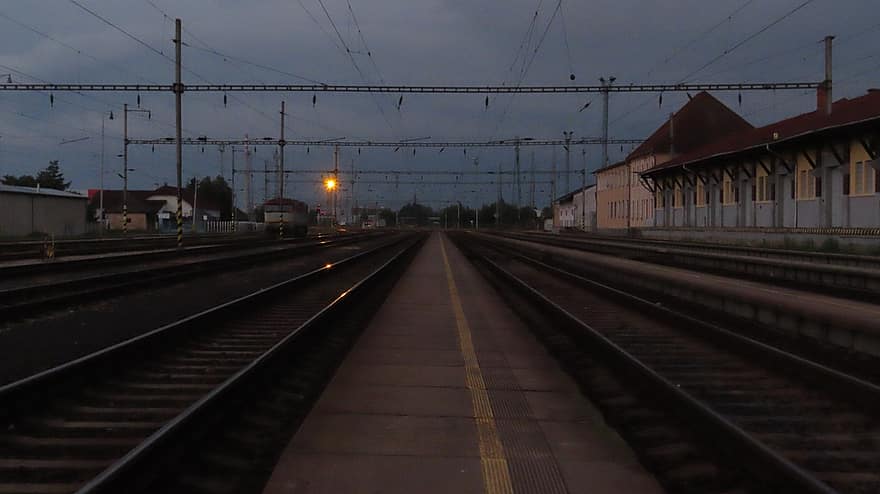 geležinkelio, traukinių stotis, naktis, geležinkelis