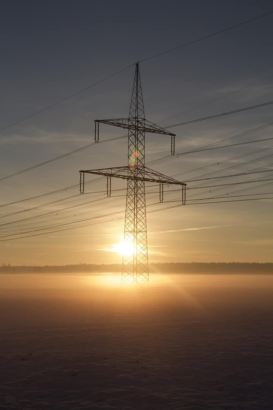 電柱、日没、冬の風景
