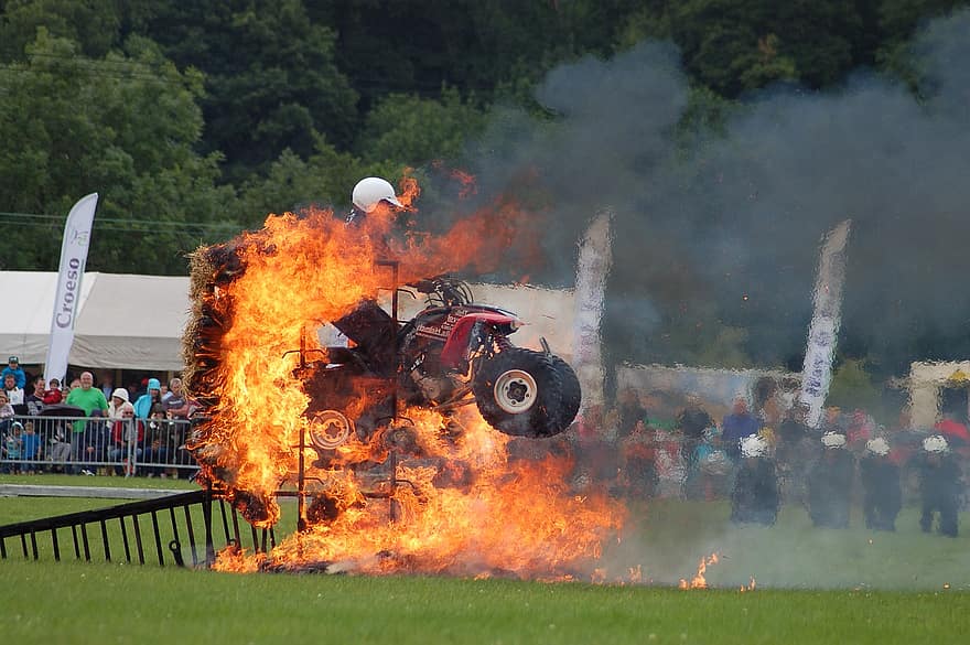 cykel, ild, at vise, festival, Brecon County Show, naturligt fænomen, flamme, varme, temperatur, røg, fysisk struktur