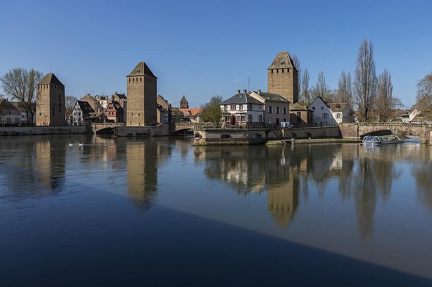 Strasburg, Mosty zadaszone w Strasburgu, Miasto, rzeka, Francja, znane miejsce, woda, architektura, odbicie, na zewnątrz budynku, historia