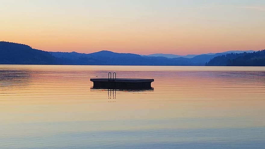 Lac, Dock, le coucher du soleil, les montagnes, calme, eaux calmes, crépuscule, des silhouettes, la nature, eau, scénique
