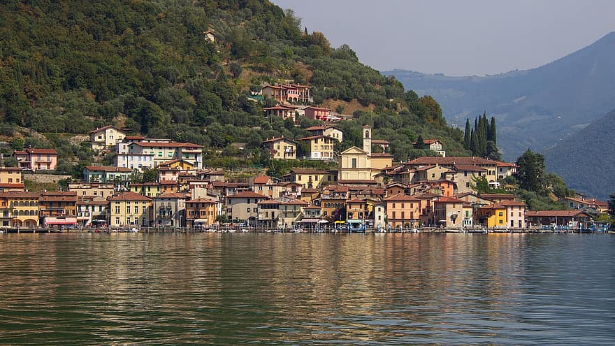 بحيرة ، جزيرة ، مونتي ايزولا ، بحيرة إيزو ، بحيرة دي إيزيو ، إيطاليا ، لومباردي ، ماء ، الجبل ، الصيف ، المناظر الطبيعيه