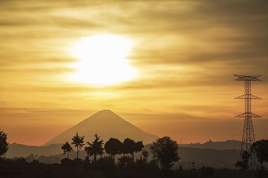 góry, zachód słońca, chmury, tikal, Natura, Gwatemala, Ameryka środkowa, horyzont, comalapa, San Juan Comalapa, Góra