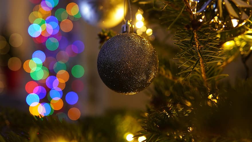 новорічні кулі, вогні, блиск, Різдво, різнокольорові, ялицеві гілки, ялина, прикраса, святкування, дерево, фони
