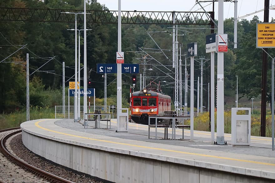 Zug, Eisenbahn, Bahnhof