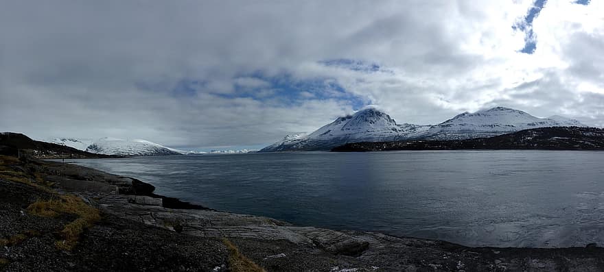 Góra, jezioro, pochmurny, Norwegia, Skandynawia, skała, panorama, Natura, woda, śnieg, krajobraz