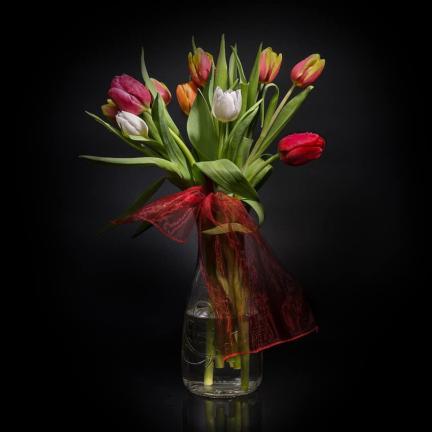 Tulpen, Blumen, Vase, Kernstück, Frühling, Pflanzen, Blumengesteck, Blumenschmuck, blühen, Bündel, Blumenstrauß