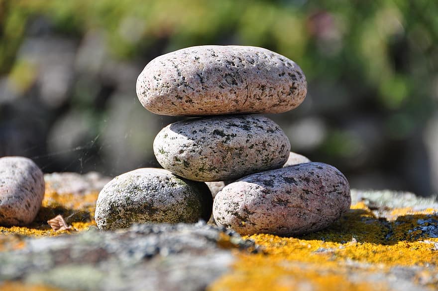 steenhoop, kiezelstenen, stenen, rotsen, rots in evenwicht brengen, stenen in evenwicht brengen, rots stapelen, stenen stapelen, stenen stapel, balans, detailopname
