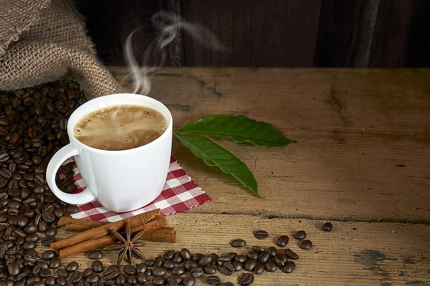 cafè, grans de cafè, tassa, fons, beure, palets de canyella, anís estrellat, cafè calent, espresso, begudes, fusta