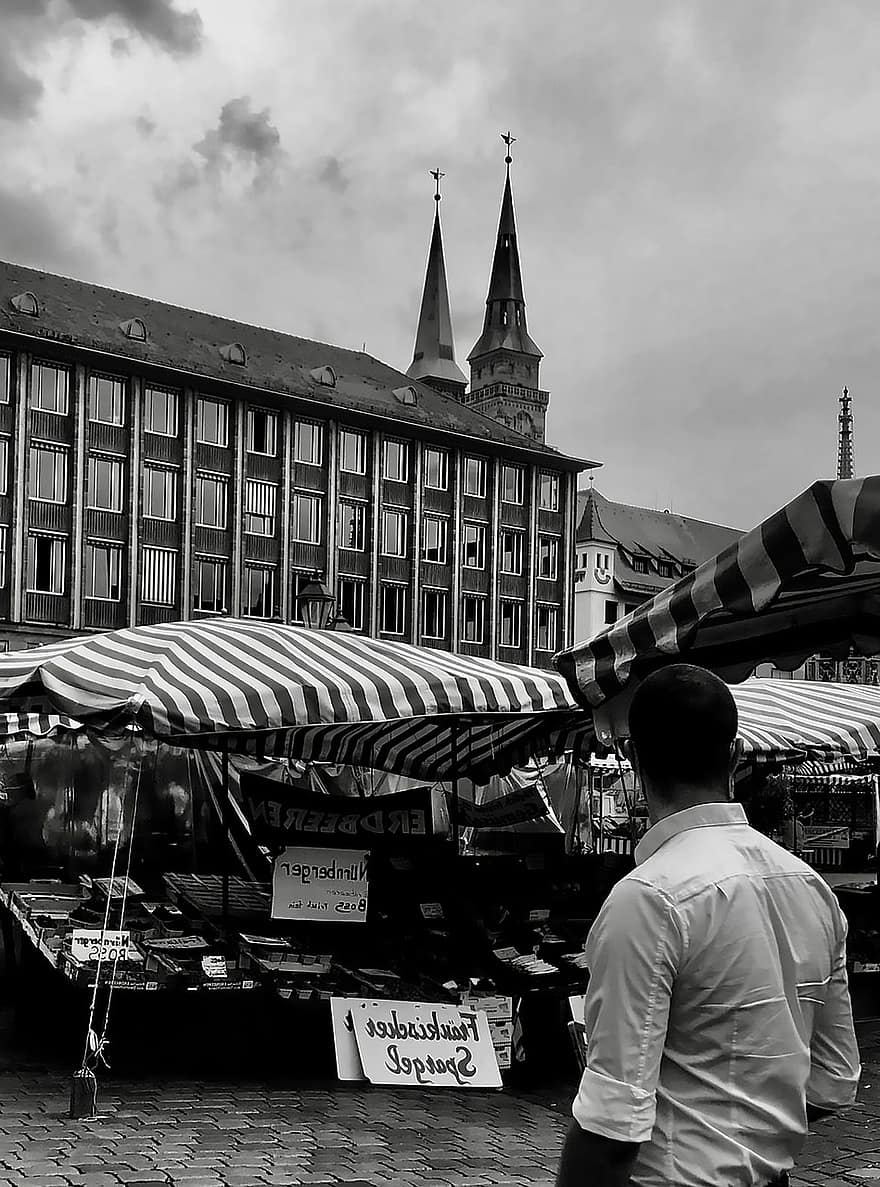 Nürnberg, piac, termelői piac, mindennapi élet, városi élet, kultúrák, férfiak, szerkesztőségi, fekete és fehér, híres hely, idegenforgalom