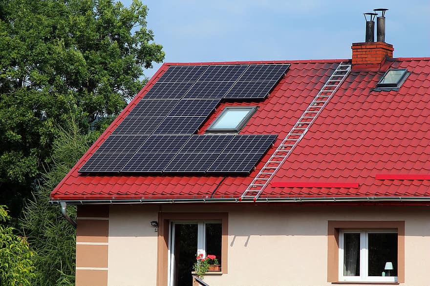 Solarplatten, erneuerbare Energie, Dach, Sonnenkollektor, Gebäudehülle, die Architektur, Solarenergie, Umgebung, alternative Energie, Kraftstoff- und Stromerzeugung, Elektrizität