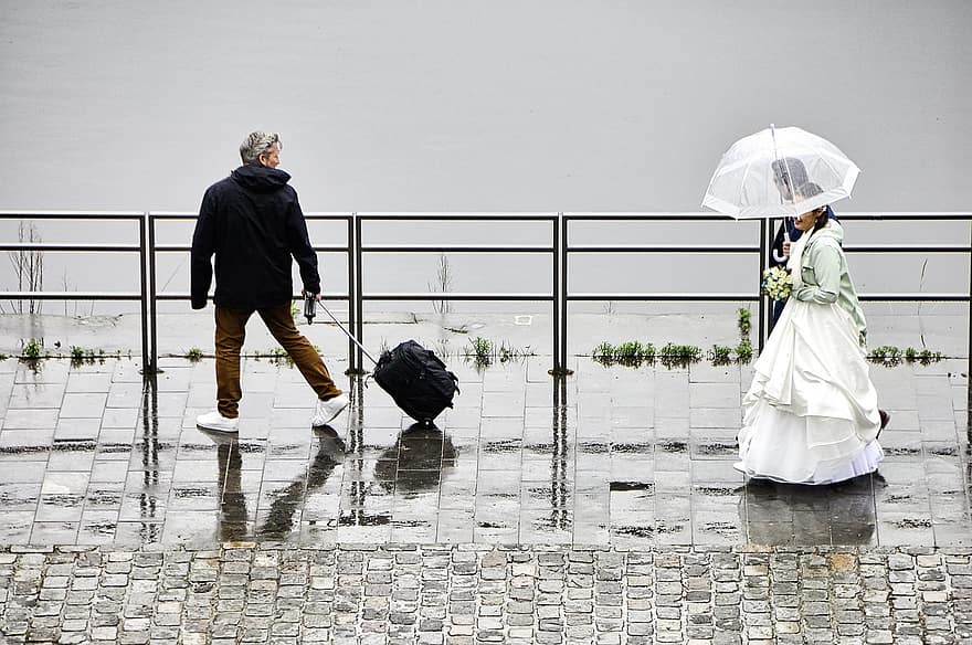 nuntă, ploaie, vreme, umbrelă, femei, doi oameni, bărbați, mers, adult, cuplu, relaţie