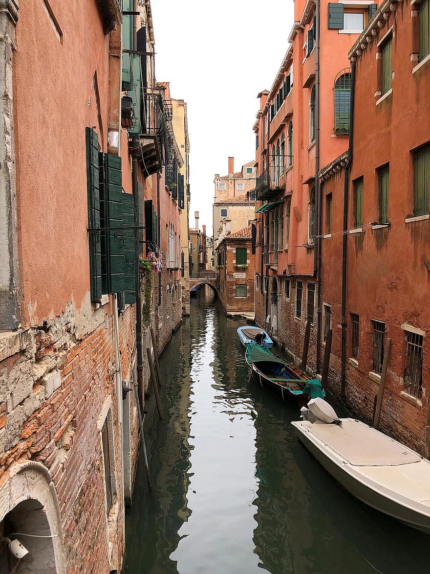 Veneza, canal, gôndola, barco, prédios, casas, janelas, arquitetura, Itália