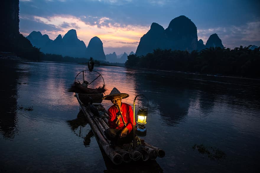fiskare, gryning, li flod, solnedgång, landskap, bergen, Yangshuo Kina, män, vatten, nautiska fartyget, fiske