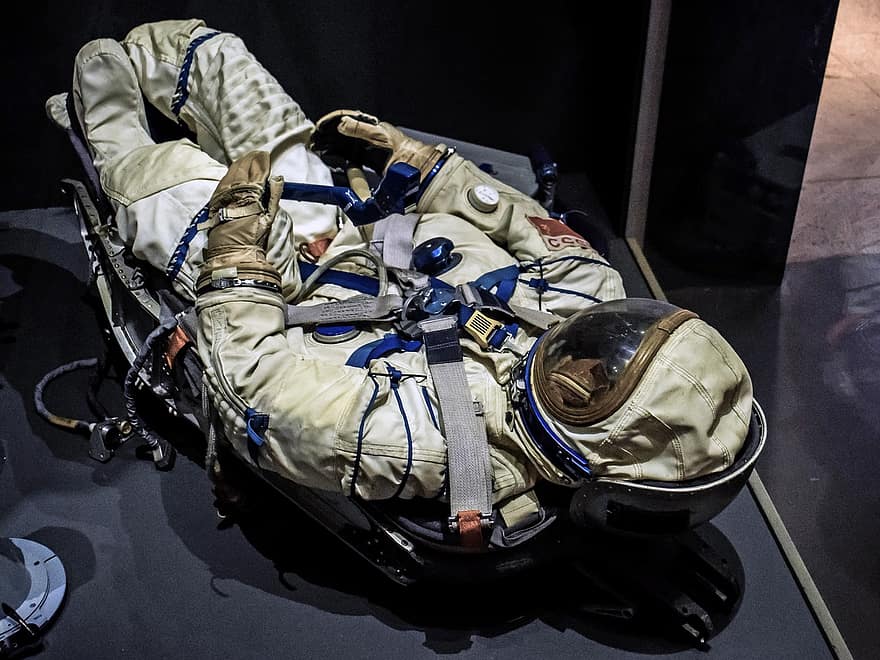 Astronaut, Museum Of Science And Technology, Milan, Museum, motorcycle, sport, sports helmet, transportation, clothing, extreme sports, motorcycle racing