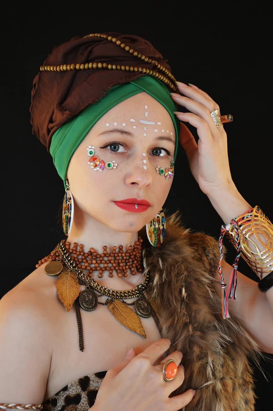 kvinde, nationalt kostume, afrikansk kvinde, kostume, makeup, leopard mønster, bijouteri, øreringe, smykker, turban, afrikansk stil