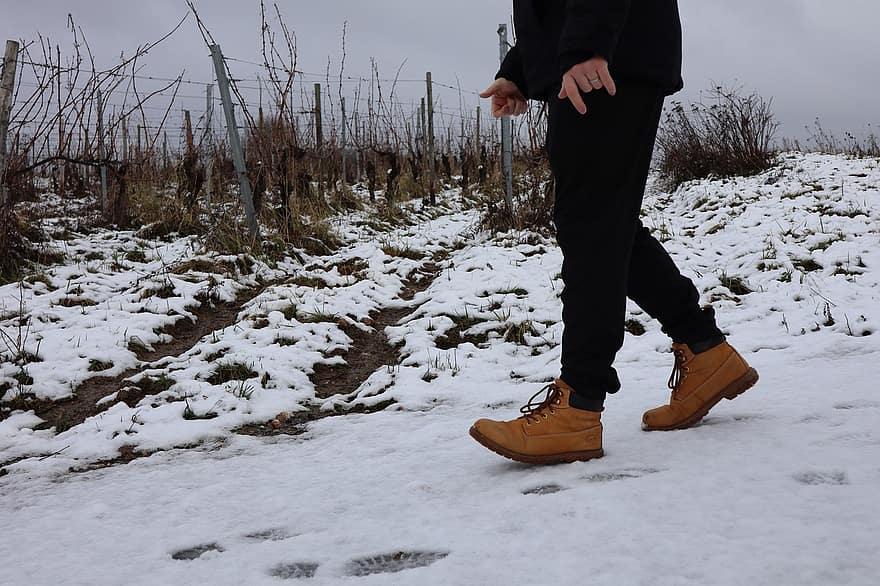 mężczyzna, śnieg, buty, zimowy