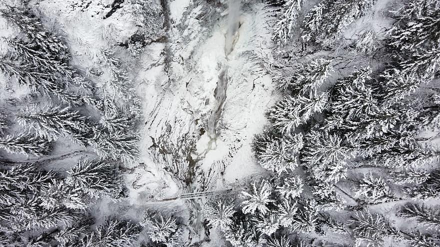 inverno, natureza, floresta, montanhas, neve, drone, vista aérea, fotografia de drone