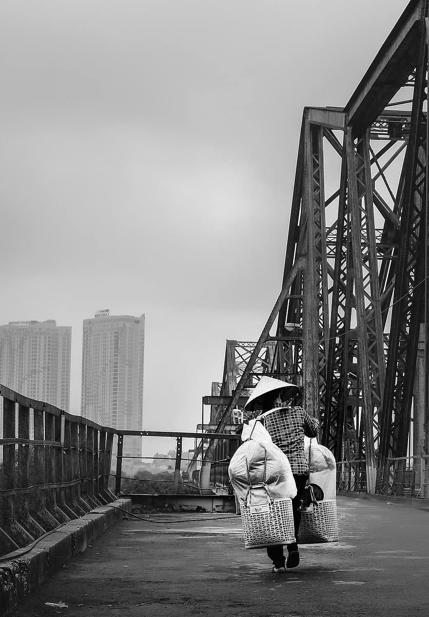 Вьетнам, мост, продавец, уличный торговец, люди, черное и белое, женщины, Жизнь города, архитектура, для взрослых, транспорт