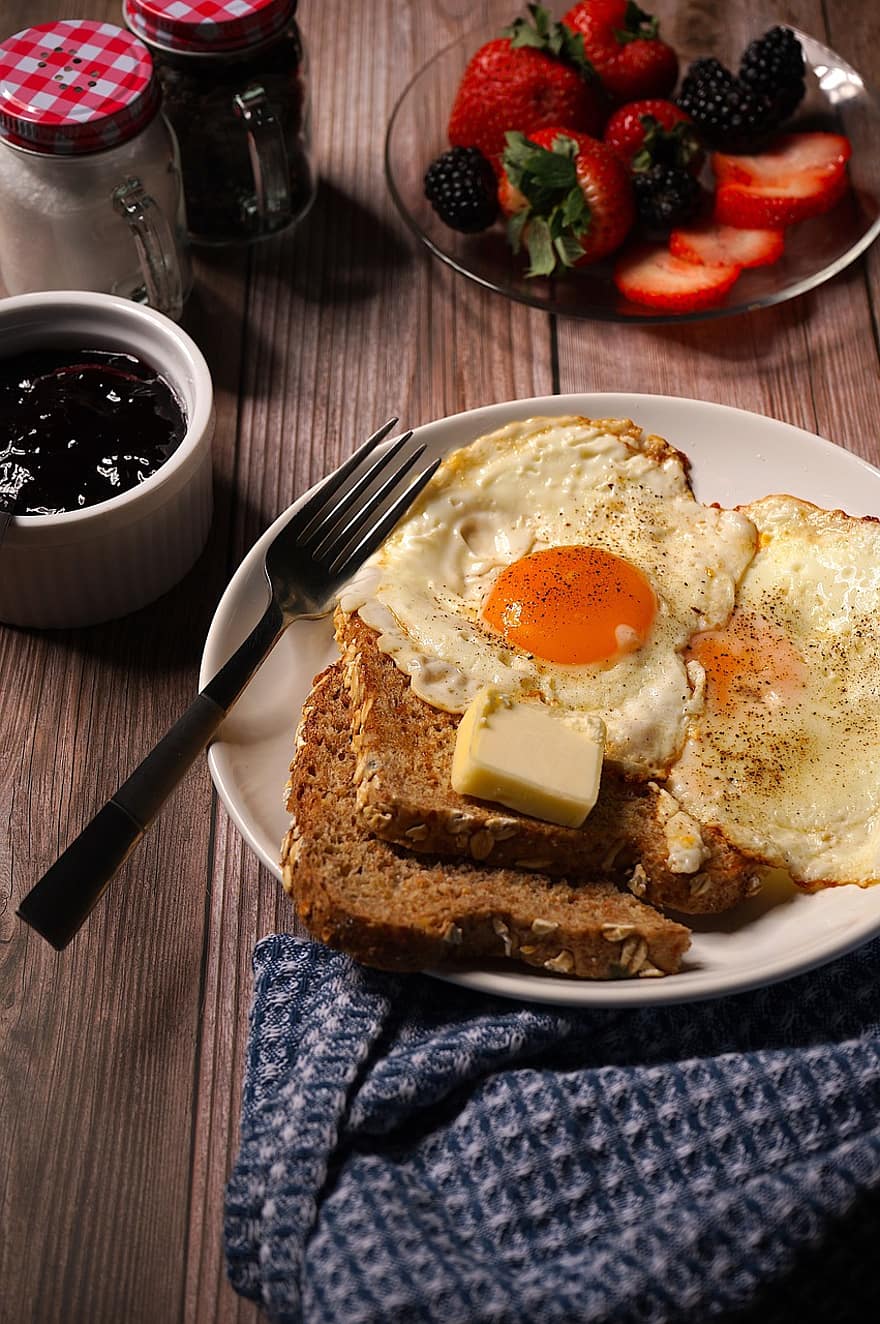 morgenmad, mad, æg, ristet brød, brød, måltid, morgen, marmelade, æggeblomme, stegt æg, bær