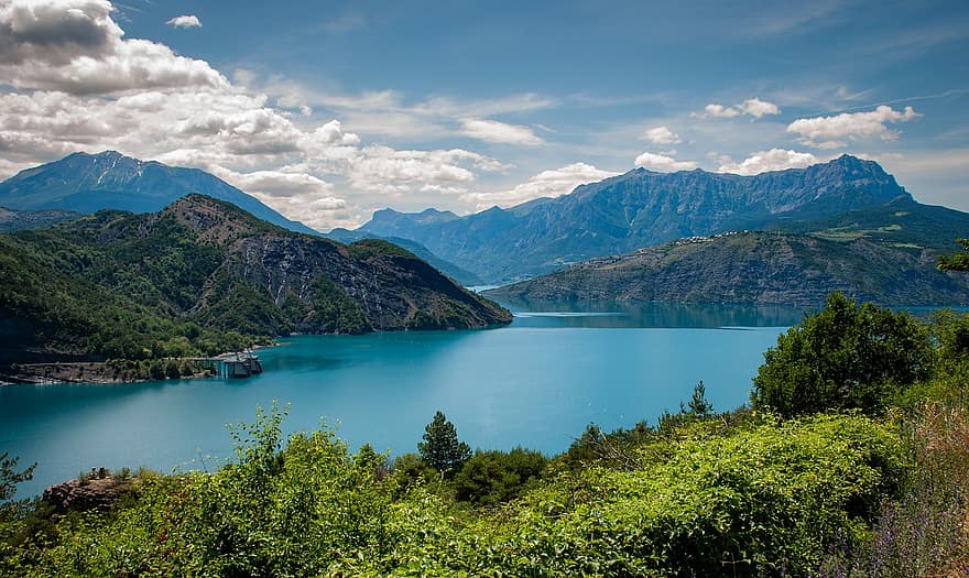 ežeras, kalnai, rezervuaras, panorama, mėlynai žalios spalvos vanduo, pobūdį