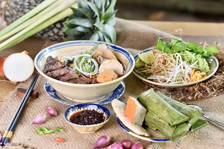 oksekød nudler, vietnamesisk mad, køkken, krydrede, fad