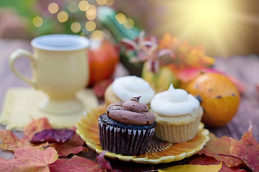 cupcakes, le foglie, composizione, autunno, tè, dolci, prodotti da forno, l'ora del tè, ossequi, stagione, natura morta
