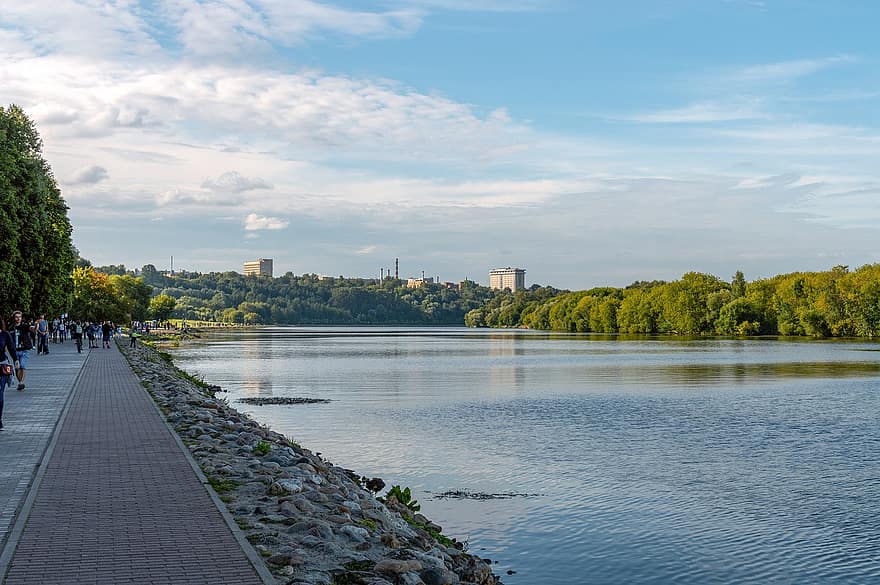 Коломна, река, парк, град, река Москва, паваж, вода, размисъл, хора, разходка, градски