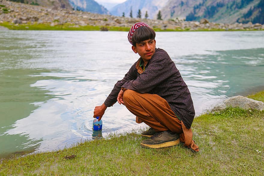 момче, река, селски район, удрям силно, Пакистан, Калам, един човек, хора, начин на живот, вода, възрастен