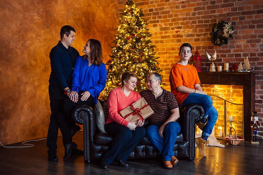 ģimeni, cilvēkiem, kopā, romantisks, laimīgs, attiecības, sēdē, jaunais gads, Ziemassvētki, apdare, brīvdienas